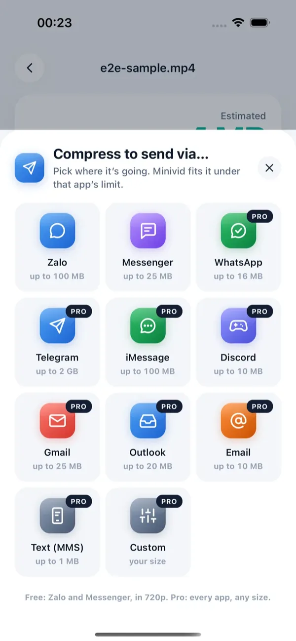 Bảng Gửi qua… của Minivid (giao diện tiếng Anh) với giới hạn của từng app: Zalo 100 MB, Messenger 25 MB, WhatsApp 16 MB, Gmail 25 MB và các app khác